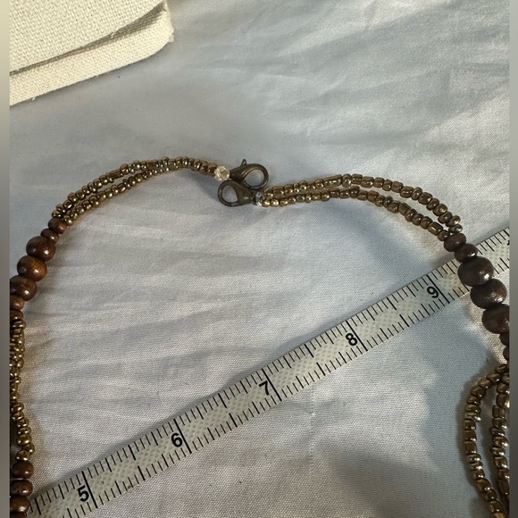 Two coordinating neutral tone necklaces - Picture 8 of 9